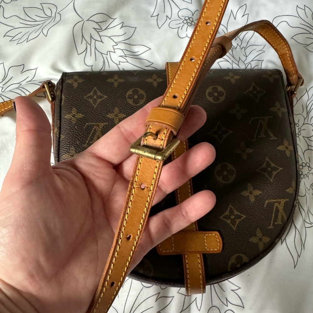 Louis Vuitton Chantilly Women's Crossbody Bag - Picture 8 of 8